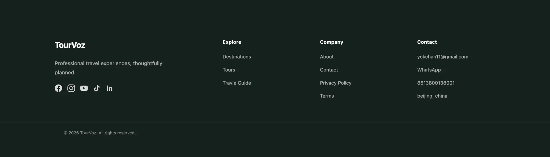 TourVoz Modern Travel website demo footer and navigation